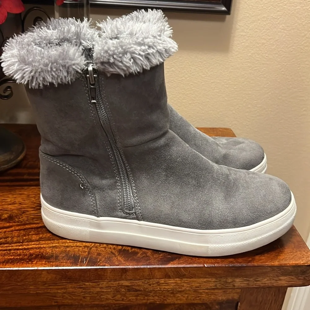 Mia Womens Merion Gray Faux Suede Boots in Size 7.5, EUC